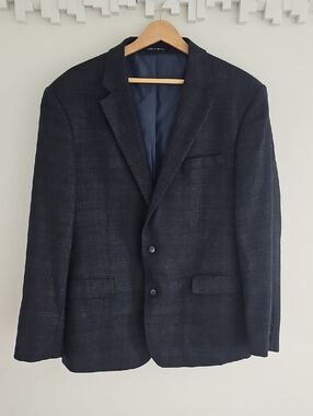 Kenneth Cole “Awareness” Slim Fit Blazer – Men’s 44R – Excellent Condition